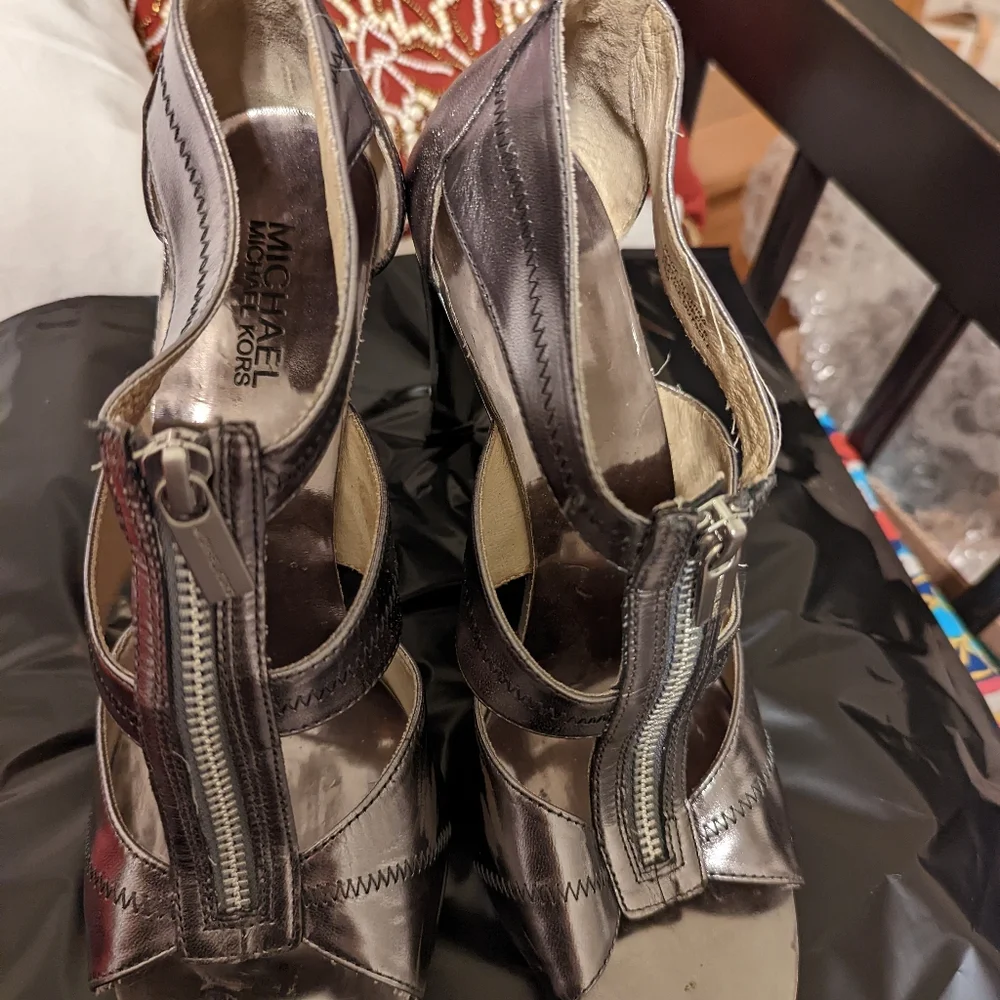 heels - Picture 2 of 6